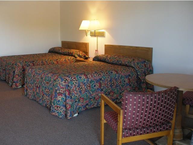 Red Carpet Inn Battleboro Стая снимка