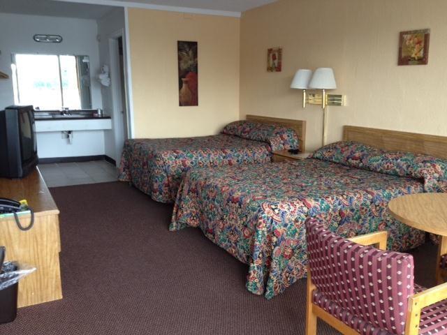 Red Carpet Inn Battleboro Стая снимка