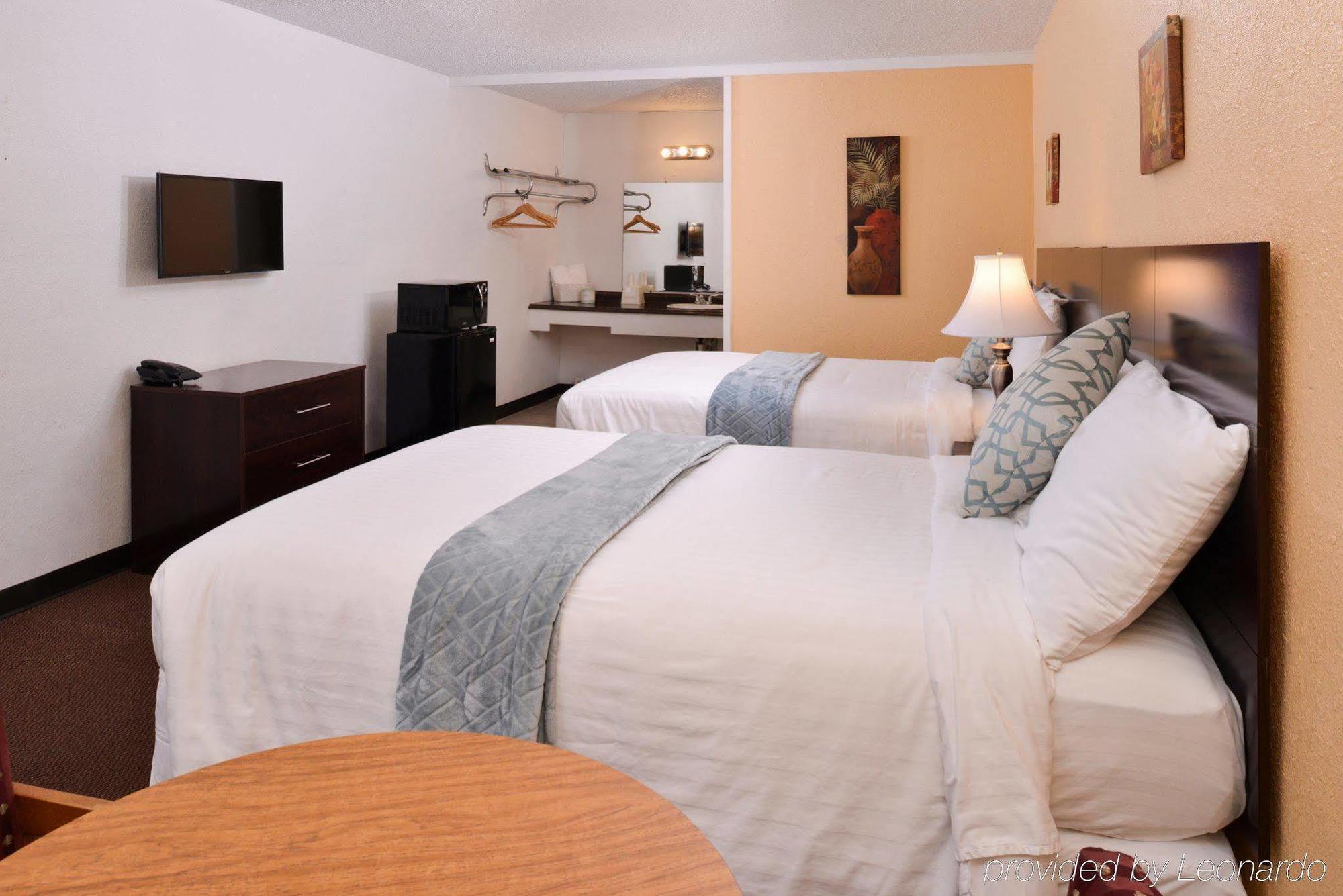 Red Carpet Inn Battleboro Екстериор снимка