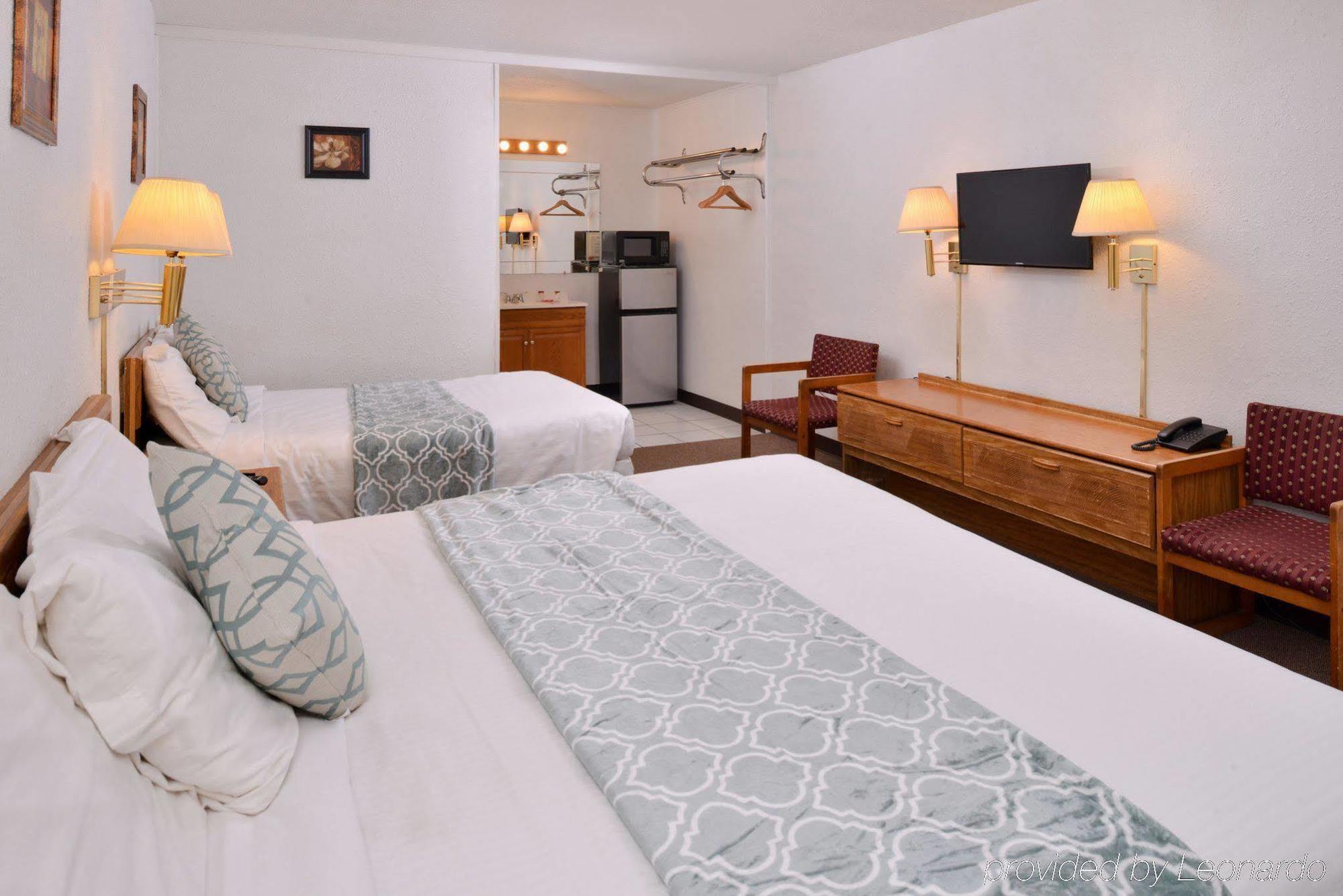 Red Carpet Inn Battleboro Екстериор снимка