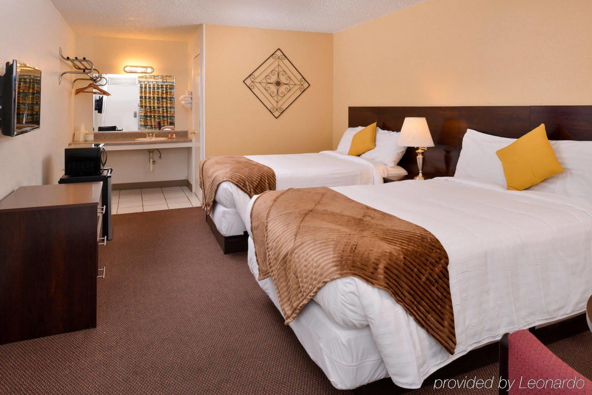 Red Carpet Inn Battleboro Екстериор снимка