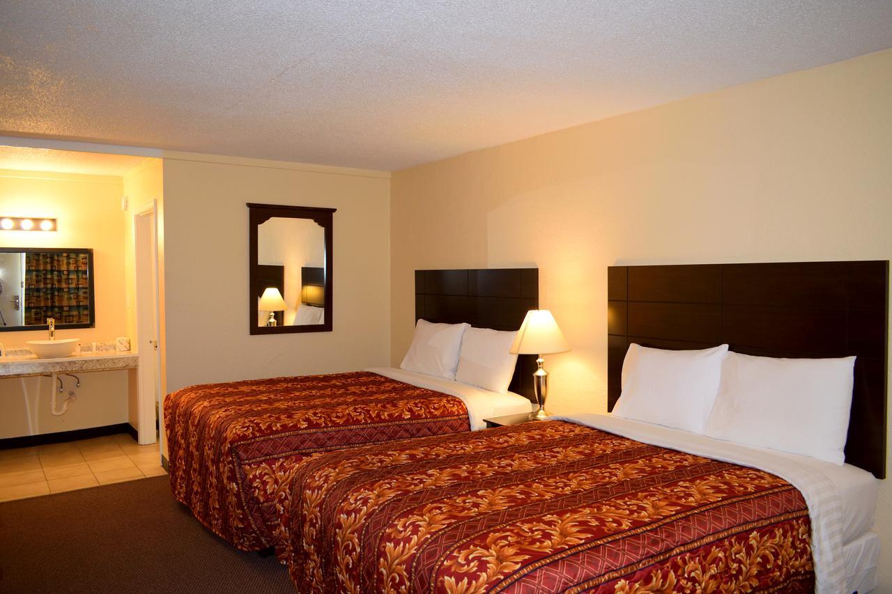 Red Carpet Inn Battleboro Екстериор снимка