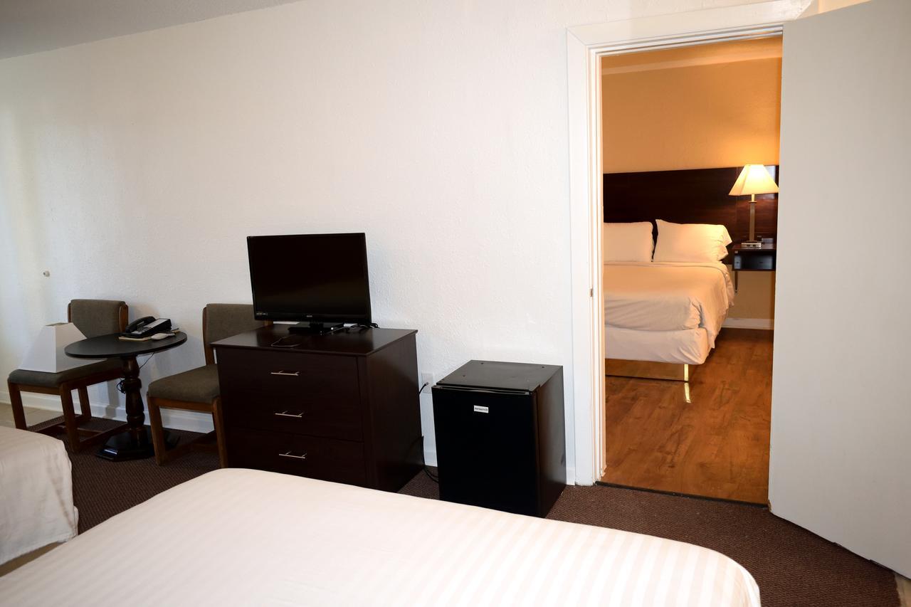 Red Carpet Inn Battleboro Екстериор снимка