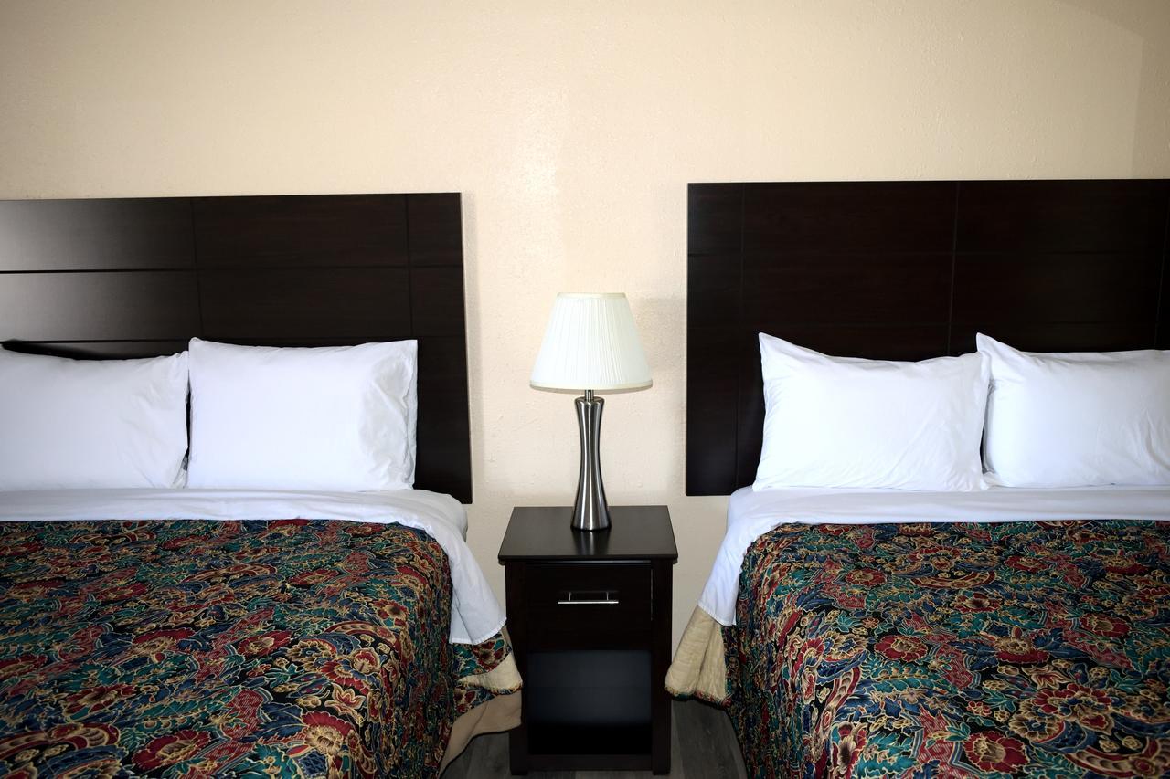 Red Carpet Inn Battleboro Екстериор снимка