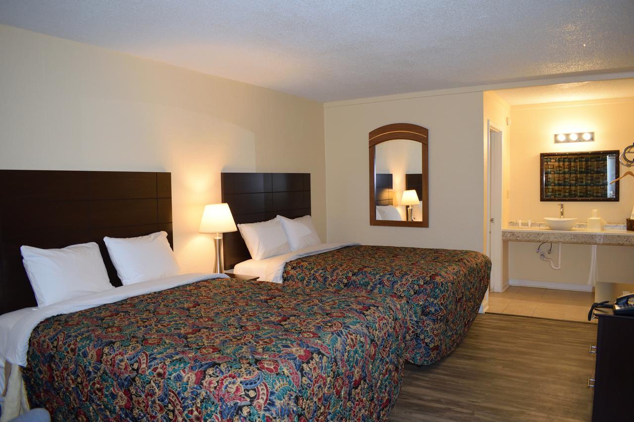 Red Carpet Inn Battleboro Екстериор снимка