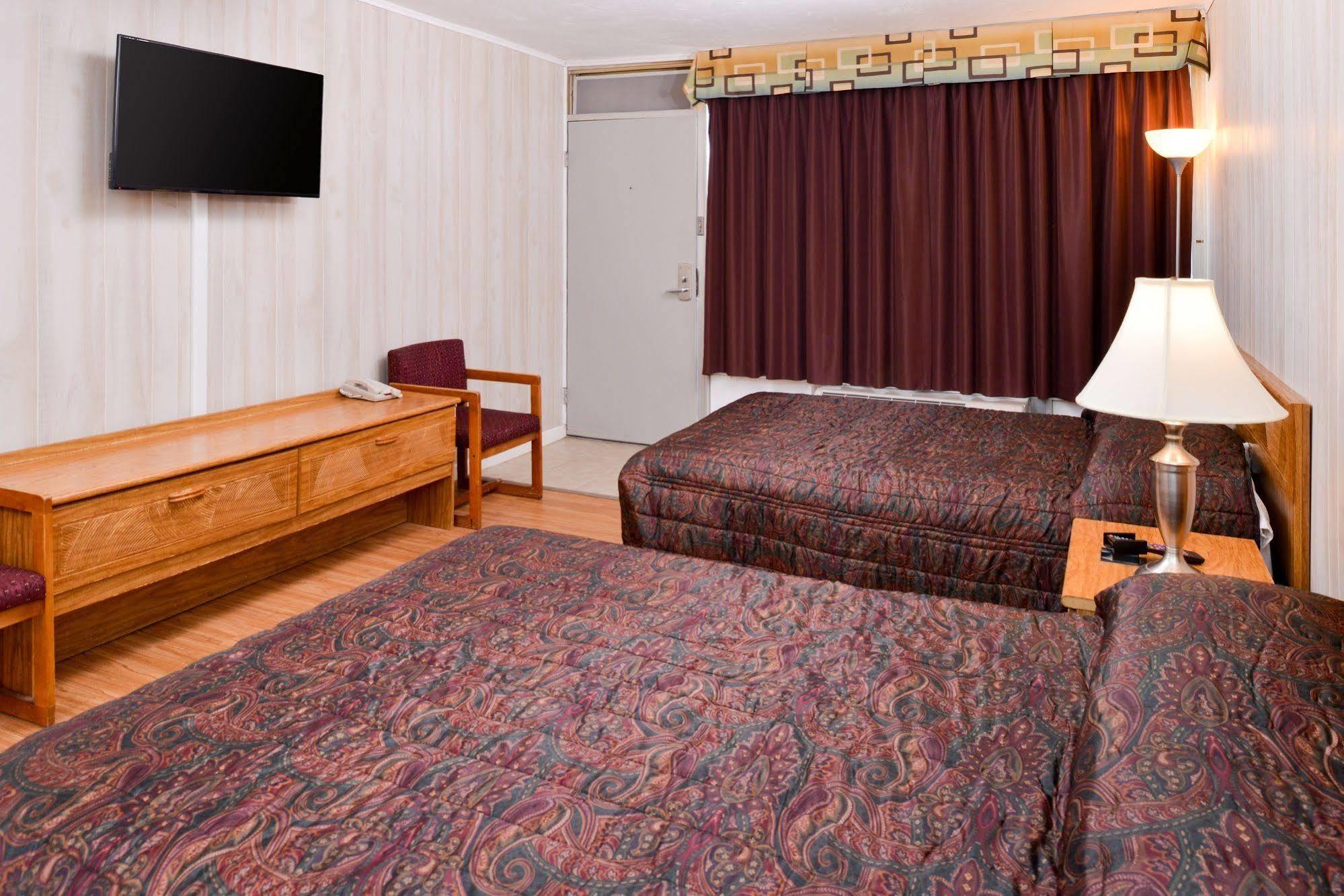 Red Carpet Inn Battleboro Екстериор снимка