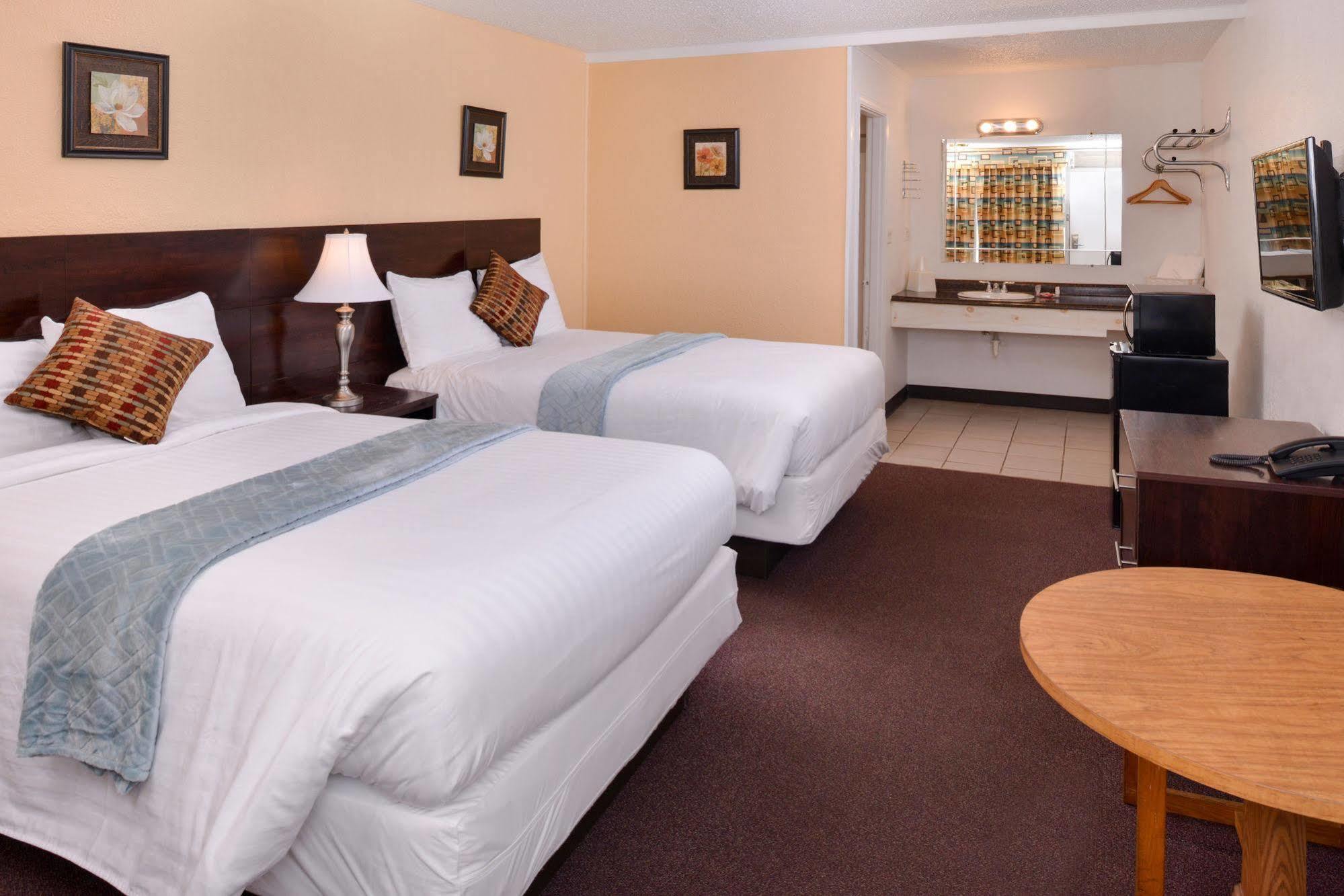 Red Carpet Inn Battleboro Екстериор снимка